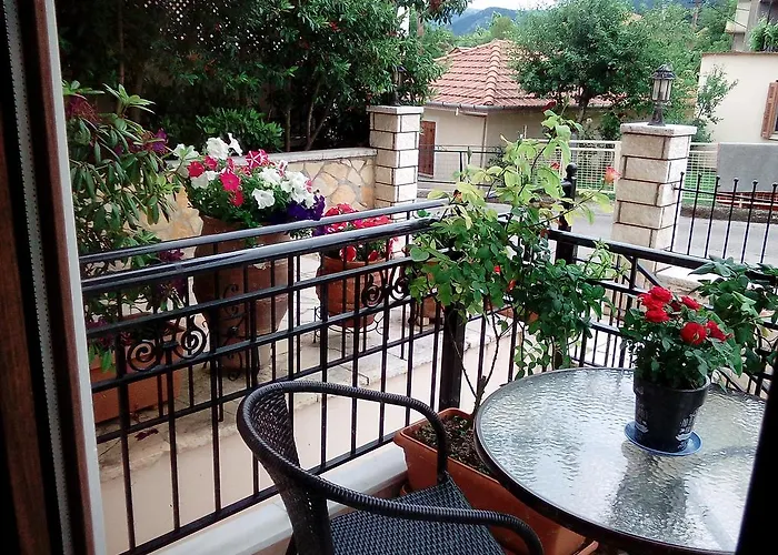 Chrysandra Karpenísion